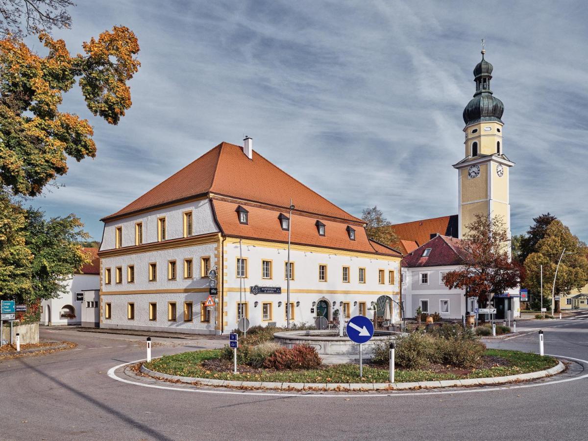 Hofwirthotel Sankt Martin im Innkreis エクステリア 写真